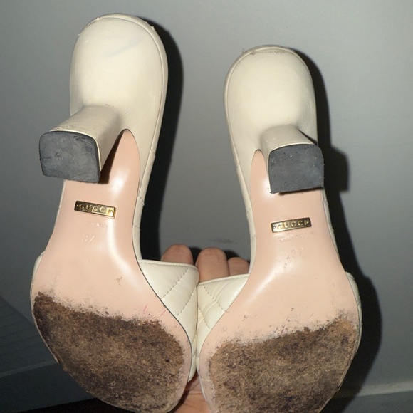Gucci Cream and Gold Mules with Iconic Design - Picture 2 of 5
